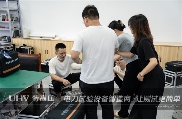 特高压电力福利来袭!炎炎夏日送清凉,浓浓关怀沁人心~(图2) 特高压电力福利来袭!炎炎夏日送清凉,浓浓关怀沁人心~(图2)